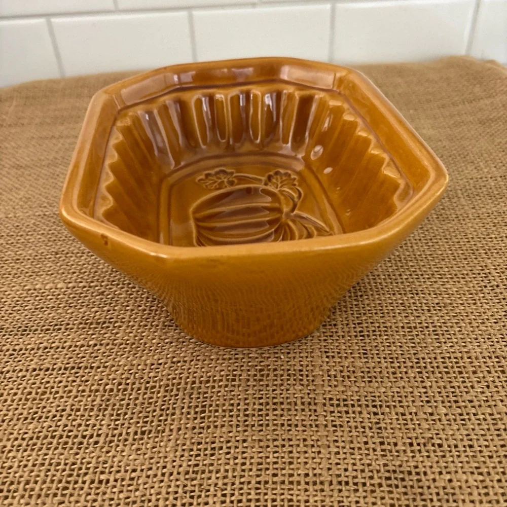 Crate & Barrel Ceramic Stoneware Pumpkin Cake Bread Baking Dish Gel Mold